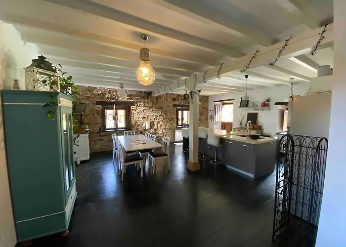 El Portalon De Luena *